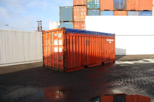 Vrachtcontainer kopen? Een open top container is geschikt voor het laden van vracht van bovenaf.